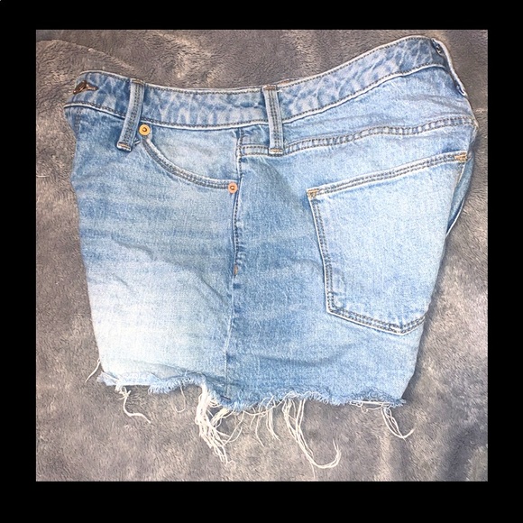 Universal Thread High Rise Shortie High Waisted Light Wash Jean Shorts Sz 2/26R - Picture 15 of 16